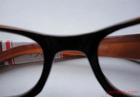 从“表哥”的教训说起：2025年怎么加盟AI眼镜代理才不被“割韭菜”？